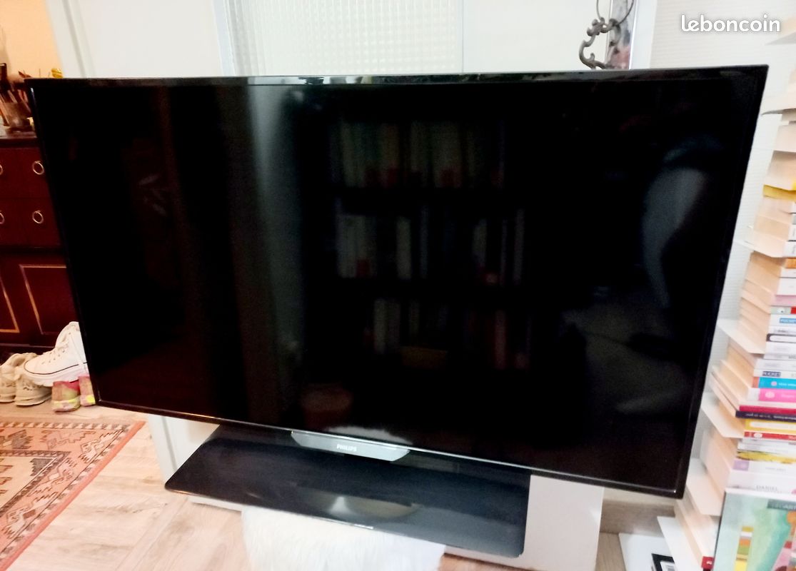 Téléviseur LED Full HD Philips 102 cm (40") – Modèle 40PFH4319 (image 1)