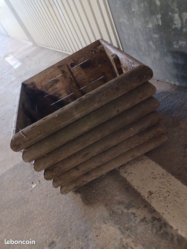 Jardinière en bois (image 1)