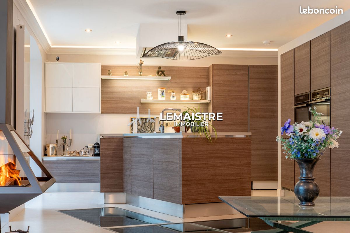 Propriété 10 pièces 253 m² (image 2)