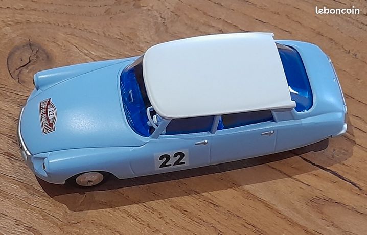 Calandre Minialuxe 1/43 P 00 Citroën DS 19 - Bleu Clair/blanc - Série Enquêtes Auto De Margot