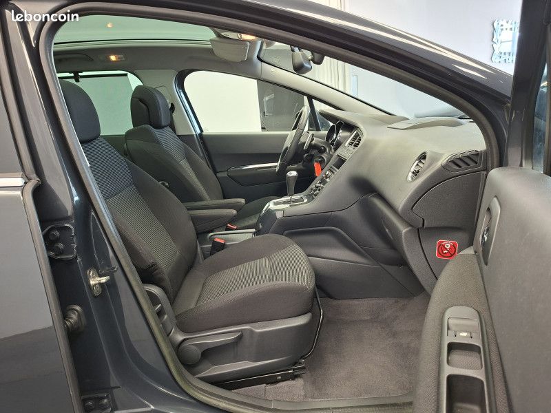 Peugeot 5008 1.6 hdi 112 ch Boite Auto Allure 7 places / GPS / toit pano / Radar AV et AR / (image 18)