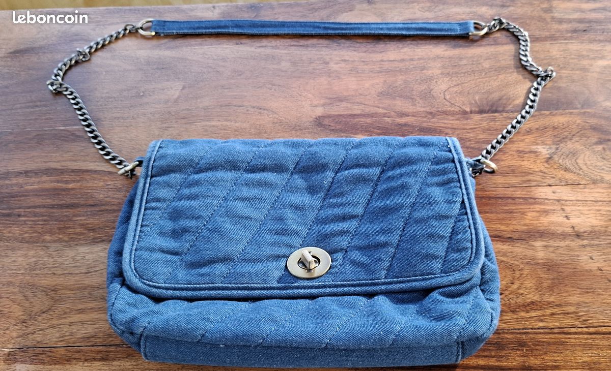 Pochette femme avec bandoulière (image 1)