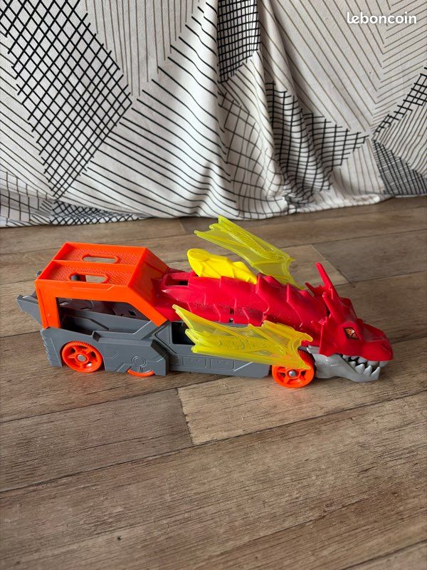 Transporteur dragon hot wheels (image 1)