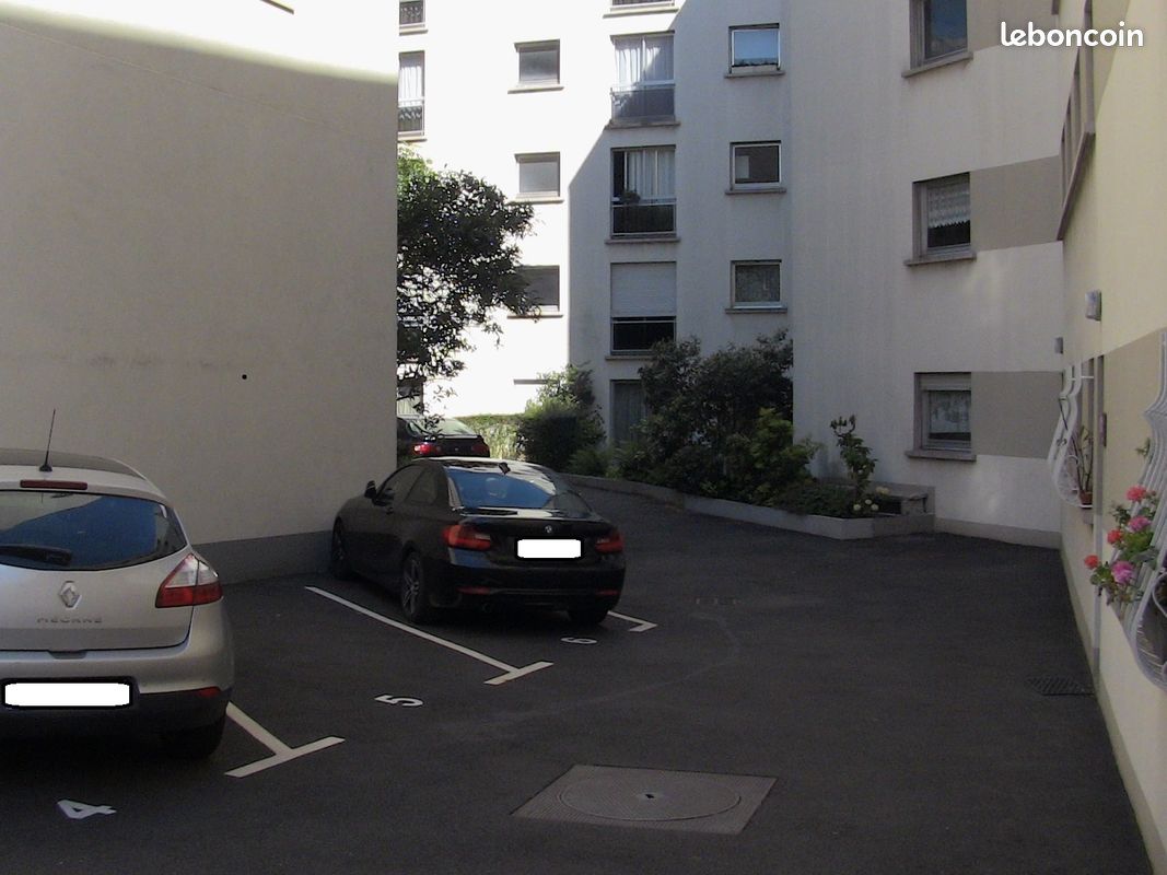 Parking rue Antoine Petit (image 1)