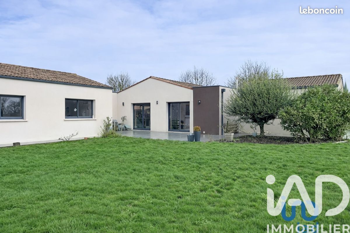 Maison 6 pièces 169 m² · à La Chapelle-Bâton · 169 m² · 290 000 €