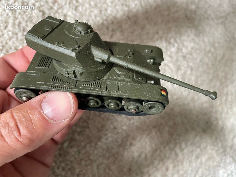 Dinky Toys F n° 80 C Char AMX 13 tonnes militaire jamais joué en boîte