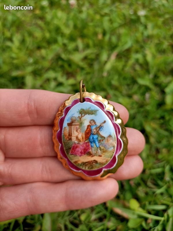 Pendentif émail de Limoges or jaune