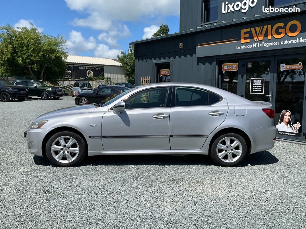 Lexus is 2.2 220d 175ch finition executive / regulateur / suivi (image 2)