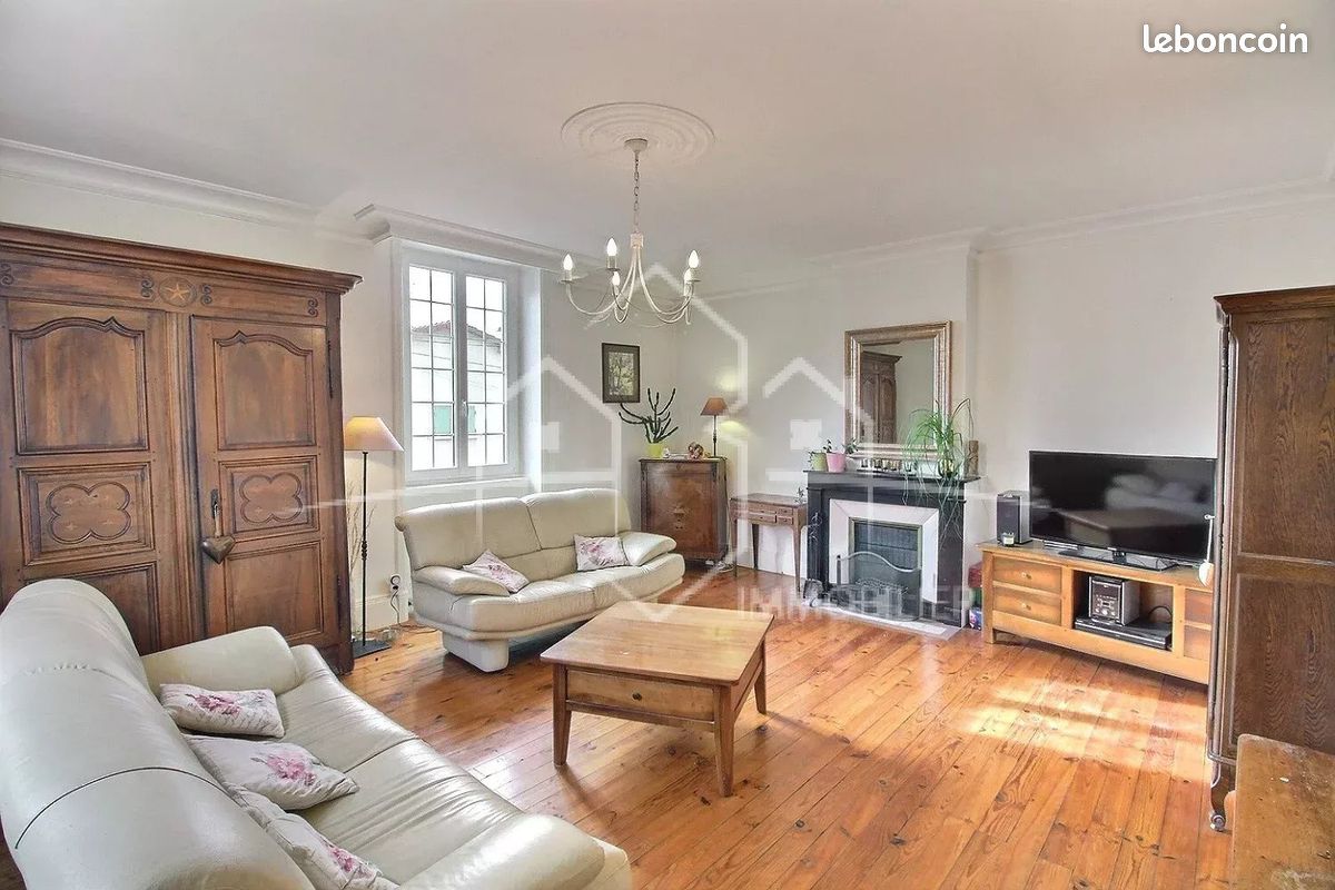 Maison 8 pièces 195 m² · à Saint-Vallier · 195 m² · 248 000 €