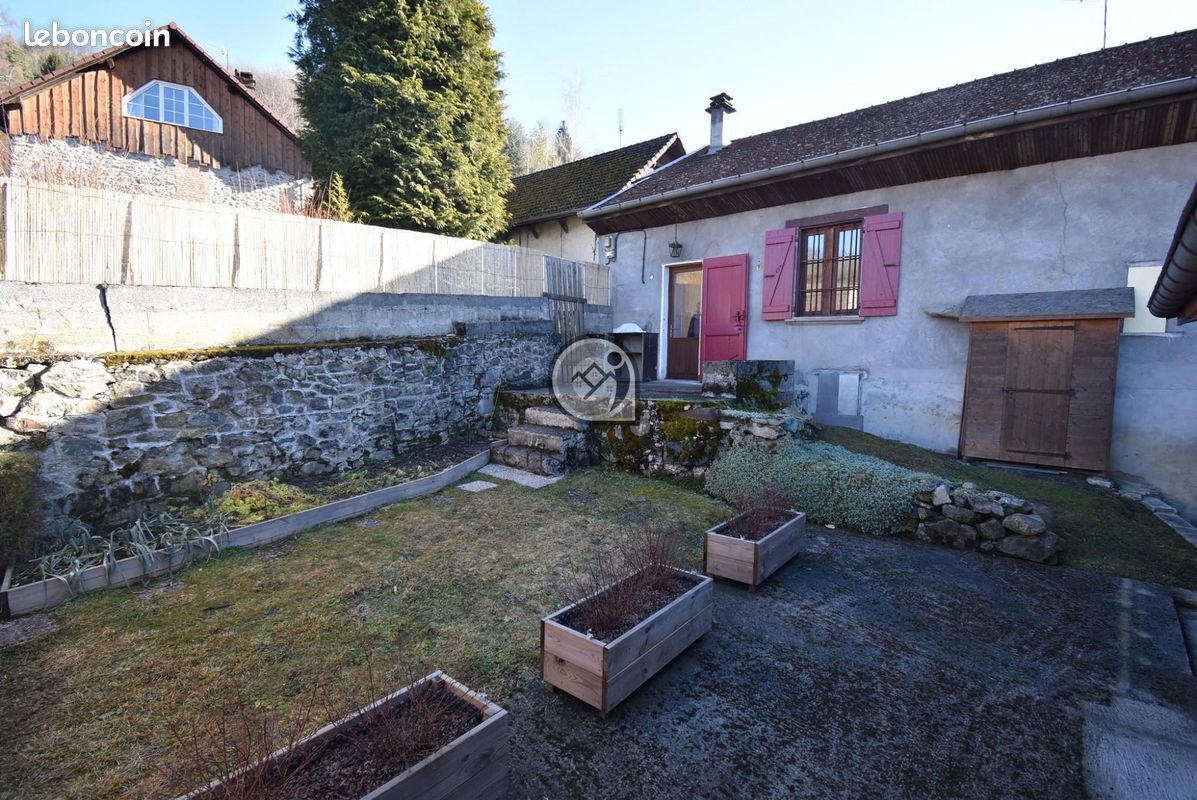Appartement 2 pièces 48 m² · à La Combe-de-Lancey · 48 m² · 700 €/mois