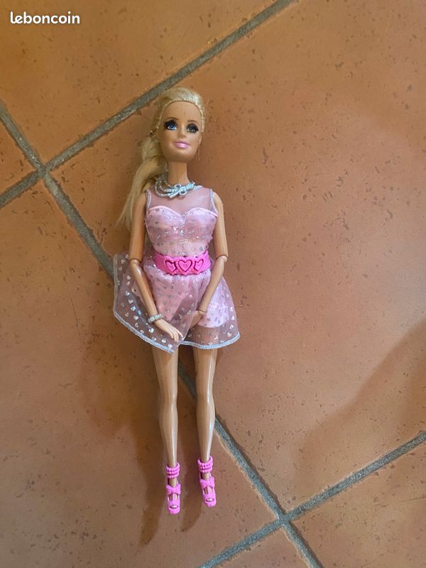Poupée Barbie qui parle (image 1)