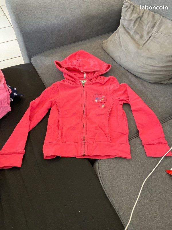 Sweat à capuche et fermeture (image 1)