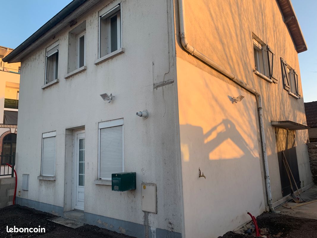 Maison 5 pièces 110 m² · à Villeneuve-sur-Yonne · 110 m² · 730 €