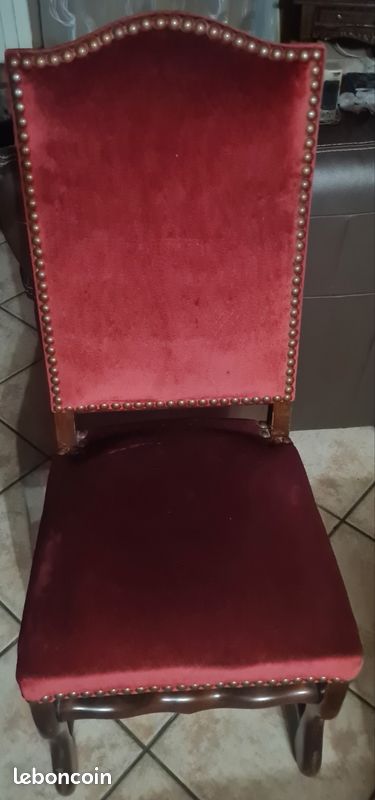 Chaise traditionnelle française vintage clous tapissier déco assise ressorts bois massif velour rouge dossier cintré style néo louis XIII henri II (image 2)