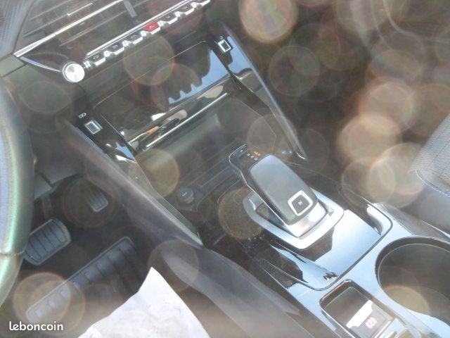 Peugeot 2008 PureTech 130 S&S EAT8 Allure (image 18)