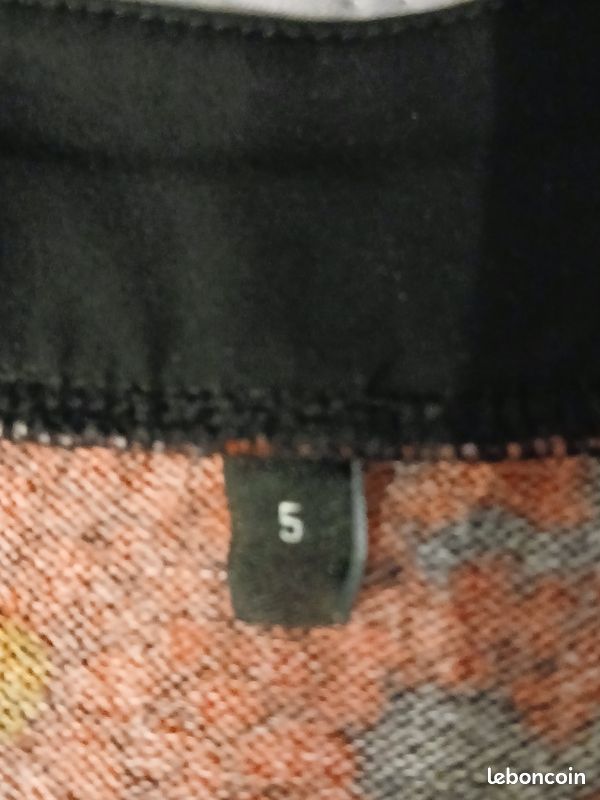 Pull tunique noir à fleurs rouges taille 38/40 (image 3)