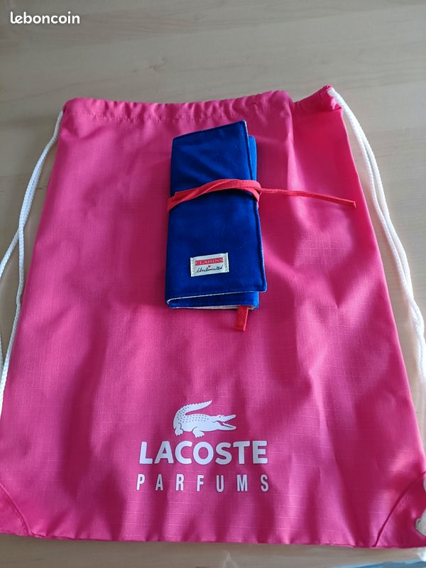Sac épaule Lacoste Parfums et pochette Clarins (image 1)
