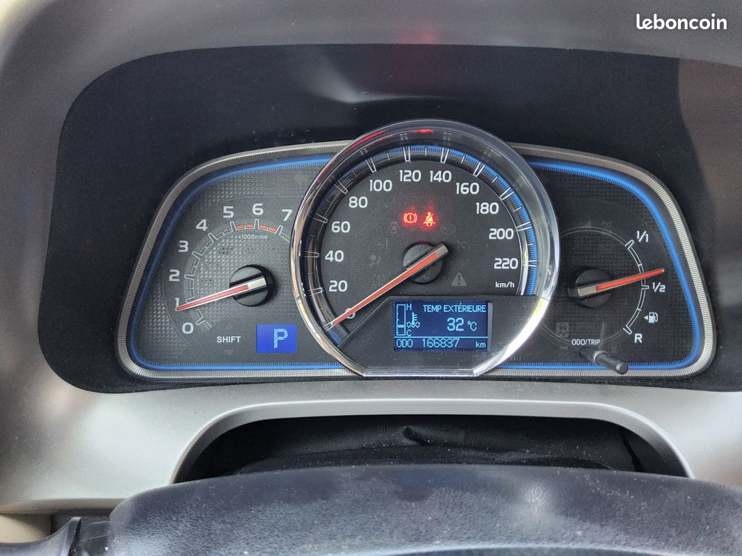TOYOTA RAV4 150 D-CAT AWD FAP Lounge A (image 10)