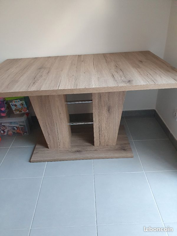 A vendre table de salle à manger ép 22mm dim 140/180 H 75 L90 à récupérer sur place (image 1)