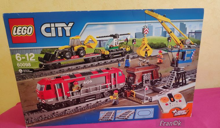 Lego - Le train de marchandises rouge