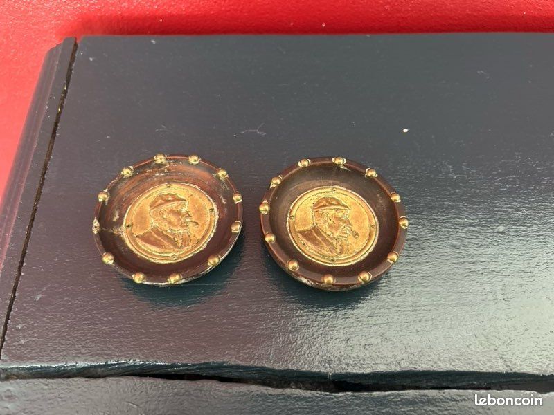 Lot de deux cendriers en bois et bronze (image 1)