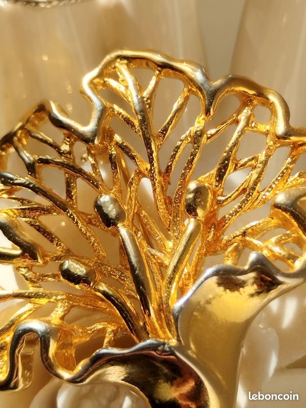 Broche Vintage Or Ajourée Et Gravée - Bijou Fantaisie, Parfait état, Style Rétro élégant