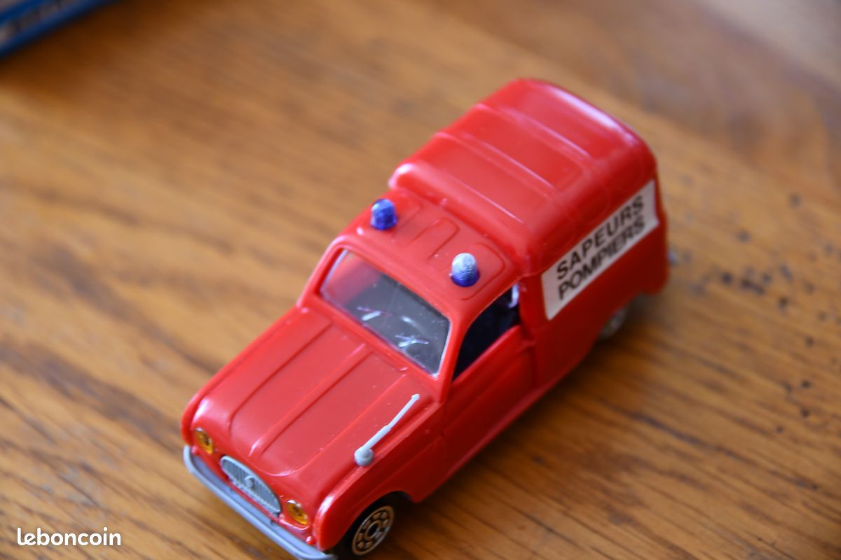 NOREV N°53 - Renault 4L Rouge Vif - Miniature 1/43 - En Boîte - Occasion