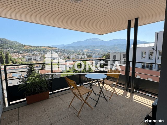 Appartement 3 pièces 69 m² · à Voiron · 69 m² · 897 €