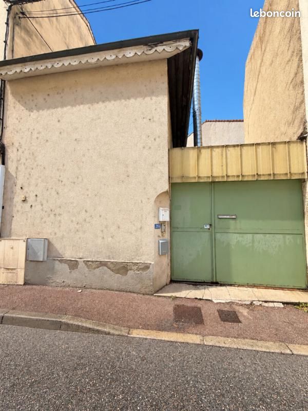 Immeuble 3 pièces 105 m² · à Saint-Uze · 105 m² · 50 000 €