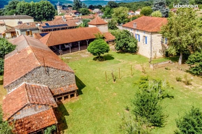 Superbe propriété dans un village paisible de la vallée du Lot 46700 Touzac