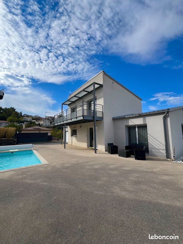 Maison 5 pièces 107 m² · à Saint-Genest-Lerpt · 107 m² · 395 000 €
