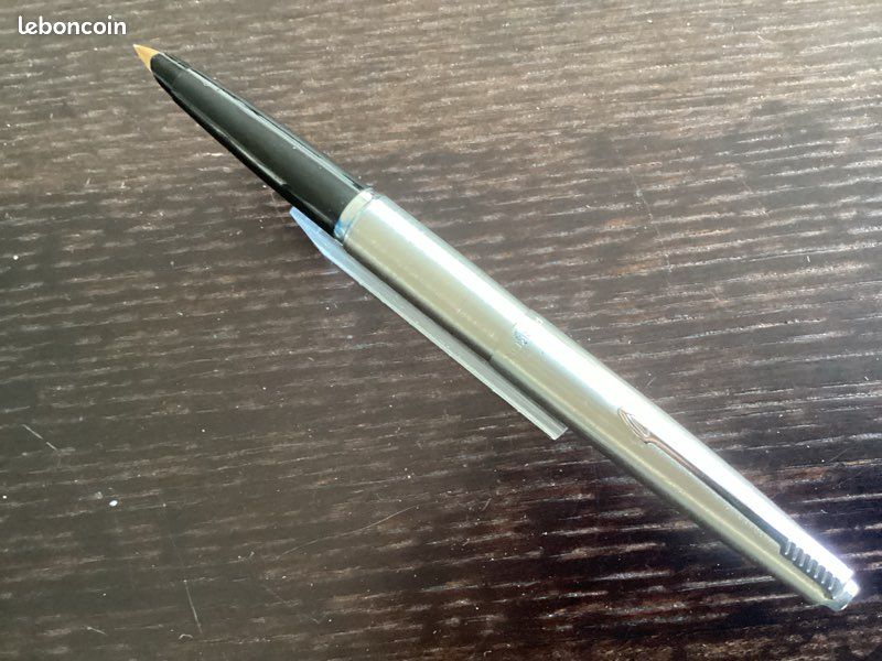 Stylo Plume Parker 45 – Plume Fine Acier – Noir Capuchon Acier Poli – Occasion état Neuf