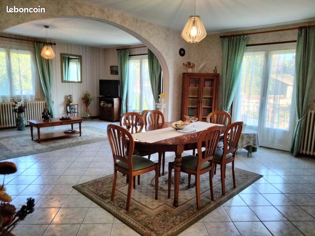Maison 6 pièces 140 m² - Neuville-de-Poitou 86170 (image principale 9)