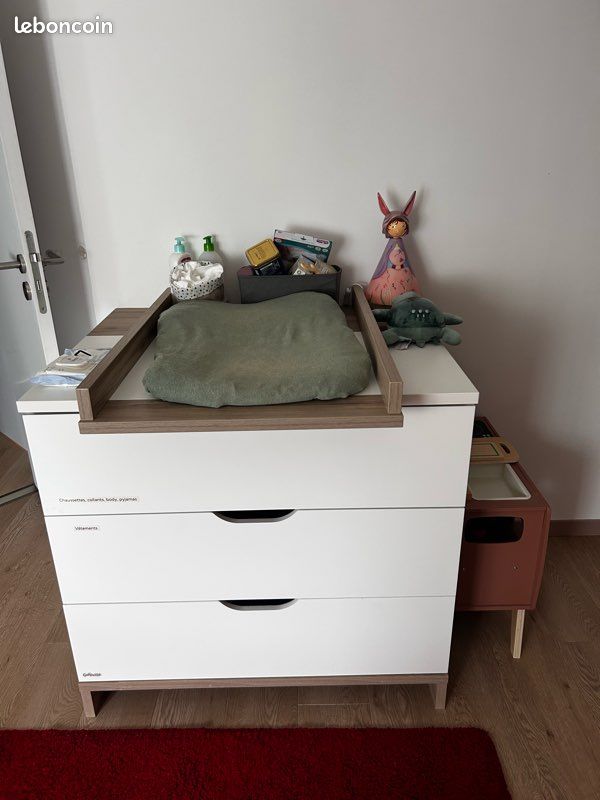 Chambre bébé (lit évolutif + commode / table à langer) (image 2)