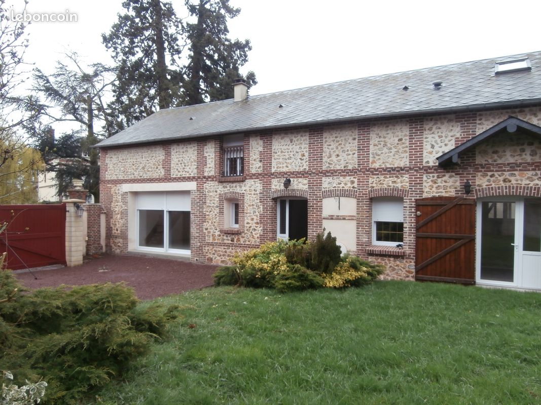 Maison 6 pièces 120 m² · à Émanville · 120 m² · 985 €