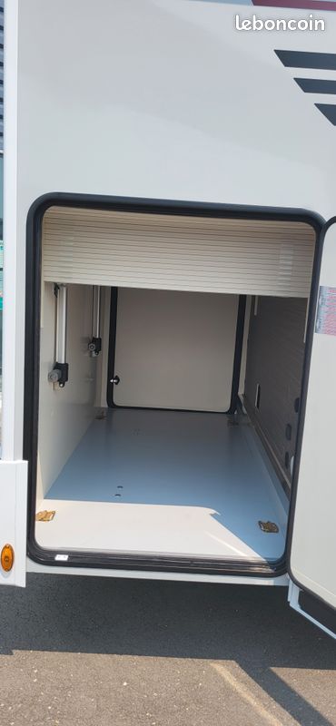 SERIE 25 ANS MC LOUIS PROFILE 881 (lit central) 165CV BVA (image 3)