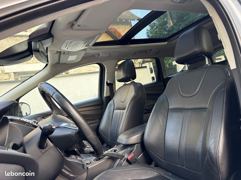 🚙 FORD KUGA 150 CH – Tour option - Toit panoramique - Embrayage neuf (image 4)