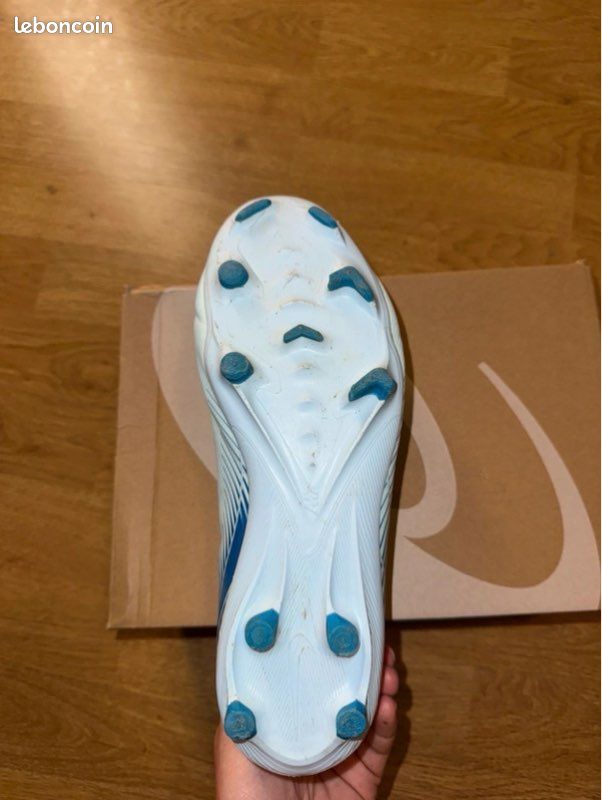 Crampon Nike de football (image 4)
