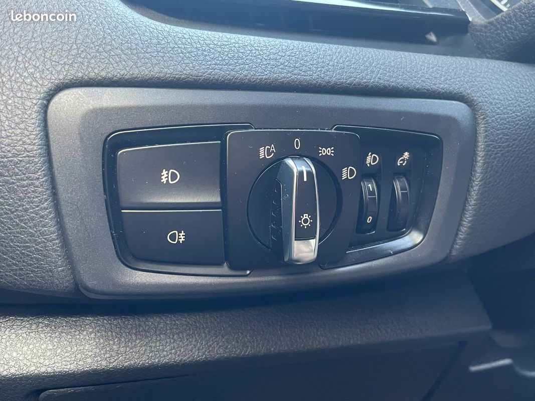 BMW SERIE 2 ACTIVE TOURER F45 218d 150 ch Lounge A - RADARS AV/AR - LIMITEUR DE VITESSE (image 19)