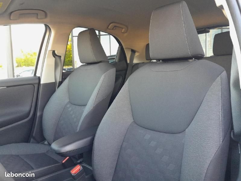 Toyota Yaris 116h Design 5p MY25 (image 30)