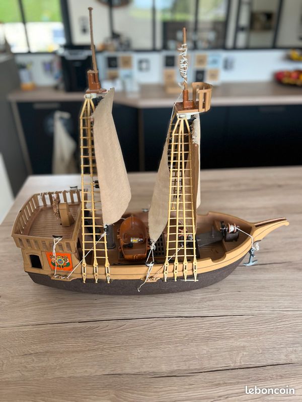 Bateau de pirates playmobils sans accessoires (image 1)