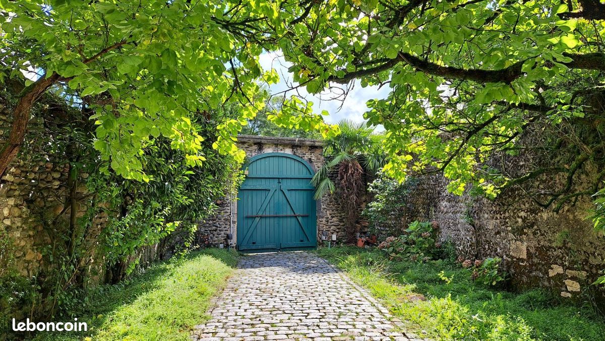 Maison 6 pièces 294 m² · à Sauveterre-de-Béarn · 294 m² · 483 000 €