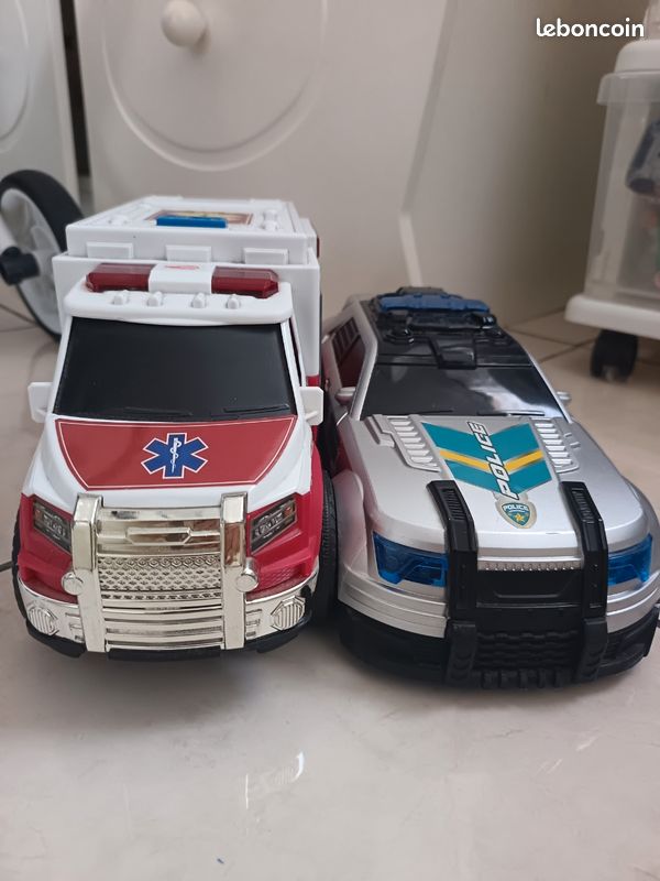 Voiture pompier et police (image 1)