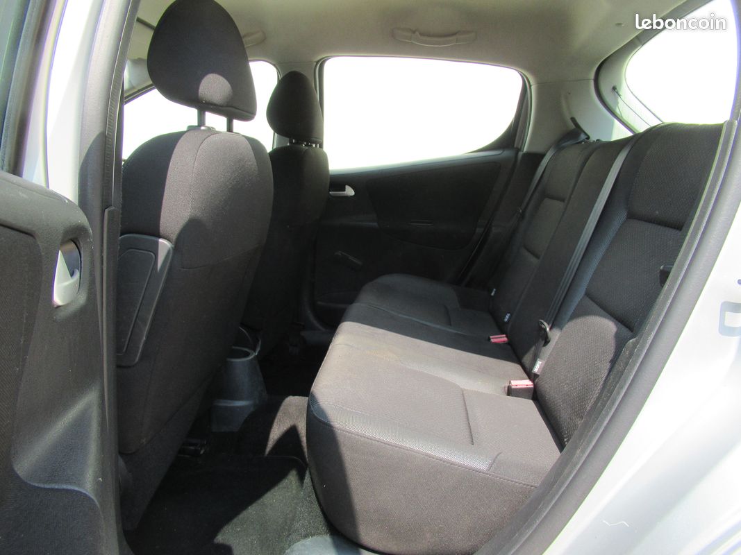 Peugeot 207 (2) 1.4 75 access 5p (image 3)