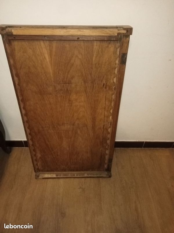 Vitrine en bois intérieur velours bleu fil comme une fenêtre (image 3)