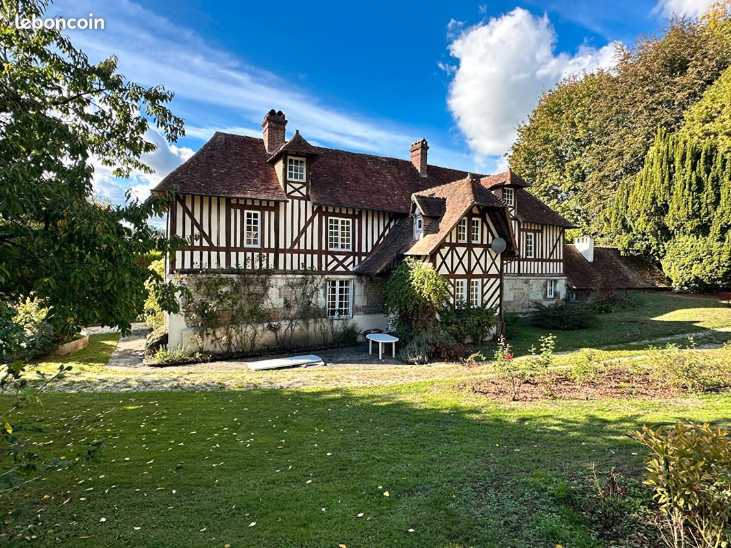 Maison 9 pièces 245 m² · à Lisieux · 245 m² · 490 000 €