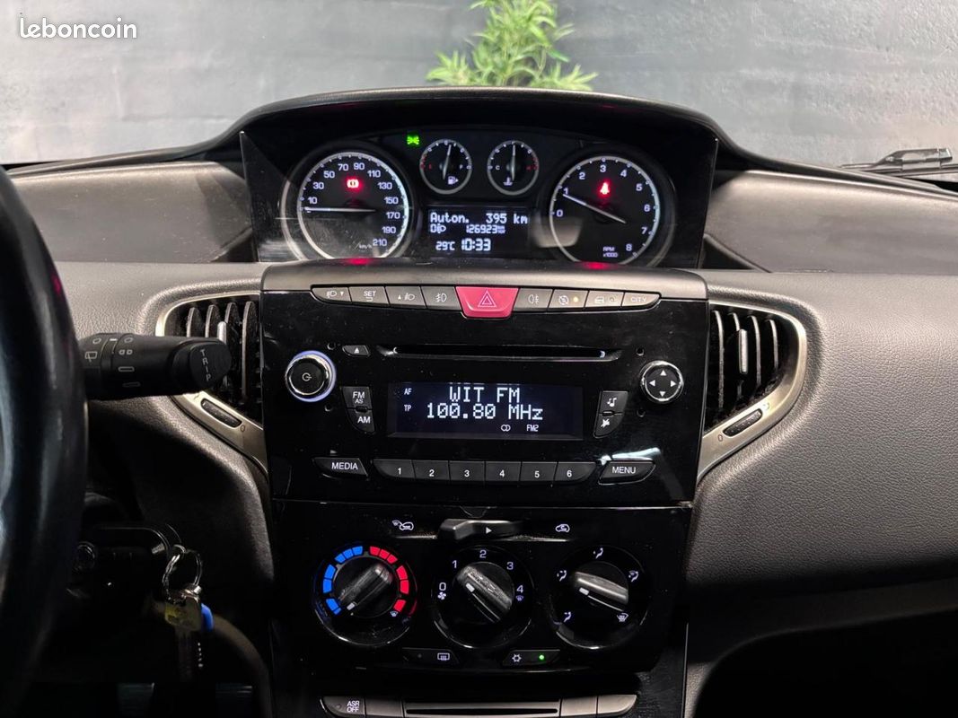 LANCIA YPSILON 1.2 69CH FINITION Elefantino Pack - GARANTIE 6 MOIS MINIMUM (image 11)