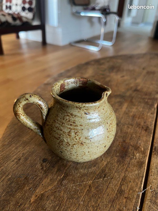Petit pichet en grès artisanal (image 2)