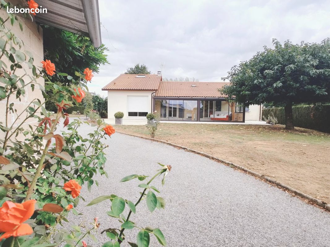 Maison 5 pièces 141 m² · à Saint-Junien · 141 m² · 850 €/mois
