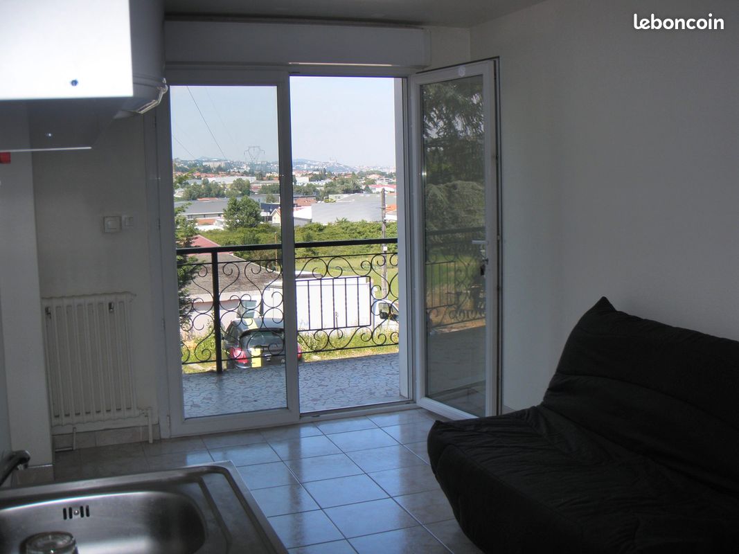 Appartement 1 pièce 18 m² · à Saint-Genis-Laval · 18 m² · 505 €/mois